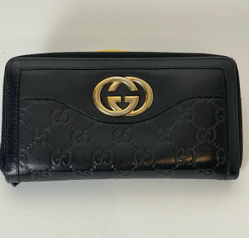 Gucci Embossed Long zipper Wallet (B)