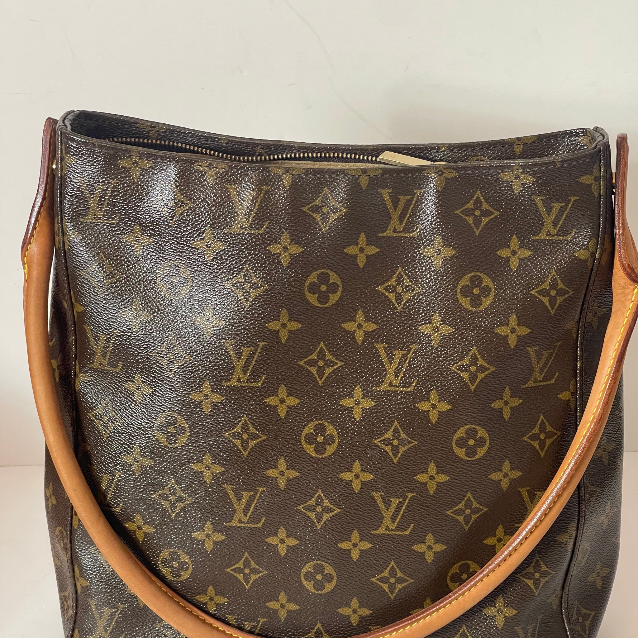 Louis Vuitton Looping GM Bag  (B+)