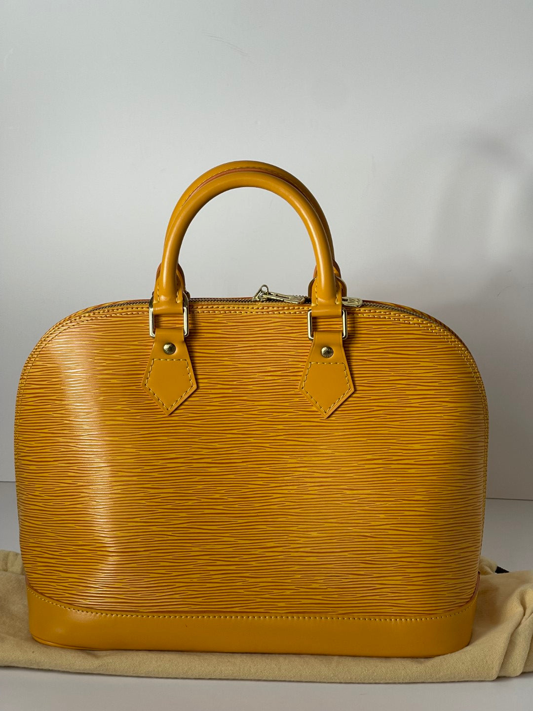 Louis Vuitton Alma Epi PM Bag (A-)